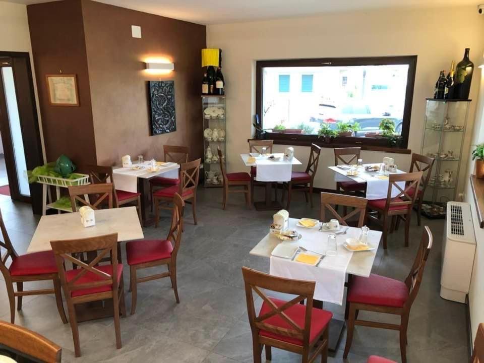 Locanda Rossa Hotell Romans di Varmo Exteriör bild